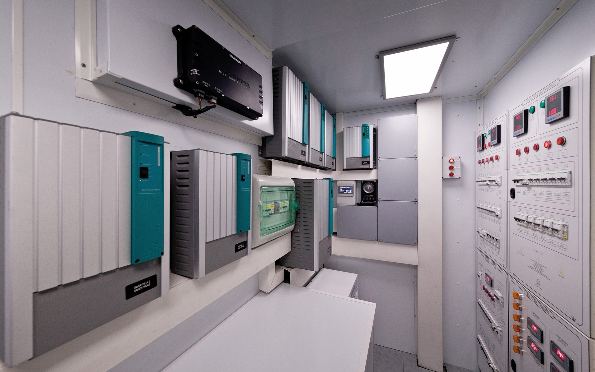 Thương Hiệu Mastervolt